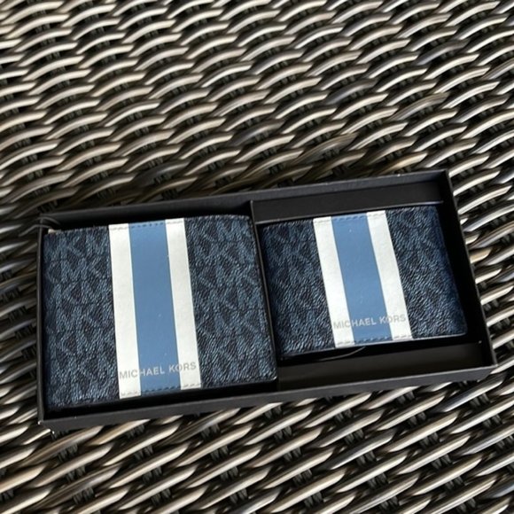 Michael Kors Men`s Gifting Bifold 3 in 1 Wallet Box Set Admiral Multi - Picture 2 of 16